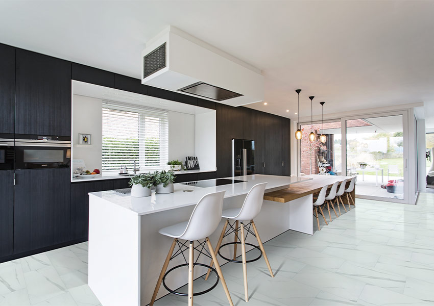 Large format tile in a Barrie, ON, kitchen
